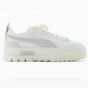 Puma Women’s White Mayze Thrifted Sneakers- size 7